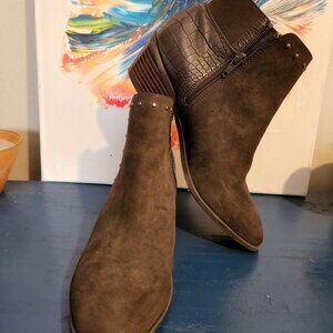 Women's size 8 MARKET & SPRUCE brown faux suede|crocodile zip up heeled booties